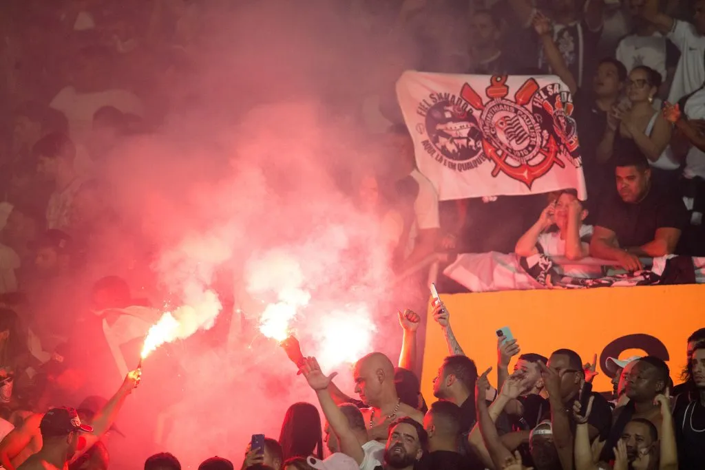 PE – RECIFE – 21/09/2025 – BRASILEIRO A 2025, SPORT X CORINTHIANS – Torcedores do Corinthians durante a partida contra o Sport na Ilha do Retiro em Recife (PE), pelo Campeonato Brasileiro A 2025. Foto: Marlon Costa/AGIF