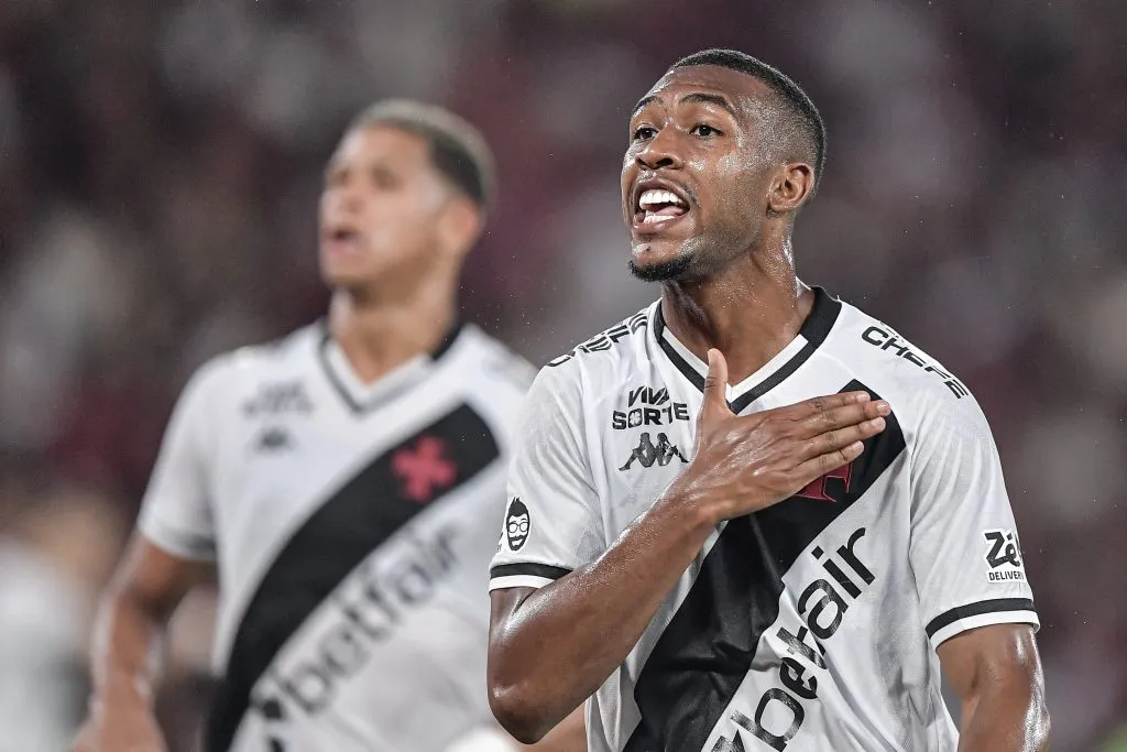 RJ – RIO DE JANEIRO – 21/09/2025 – BRASILEIRO A 2025, FLAMENGO X VASCO – Rayan jogador do Vasco durante partida contra o Flamengo no estadio Maracana pelo campeonato Brasileiro A 2025. Foto: Thiago Ribeiro/AGIF