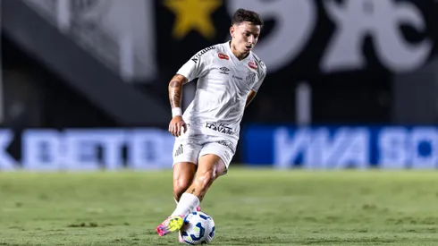 Alvaro Barreal jogador do Santos durante partida contra o Atletico-MG no estadio Vila Belmiro pelo campeonato Brasileiro A 2025.