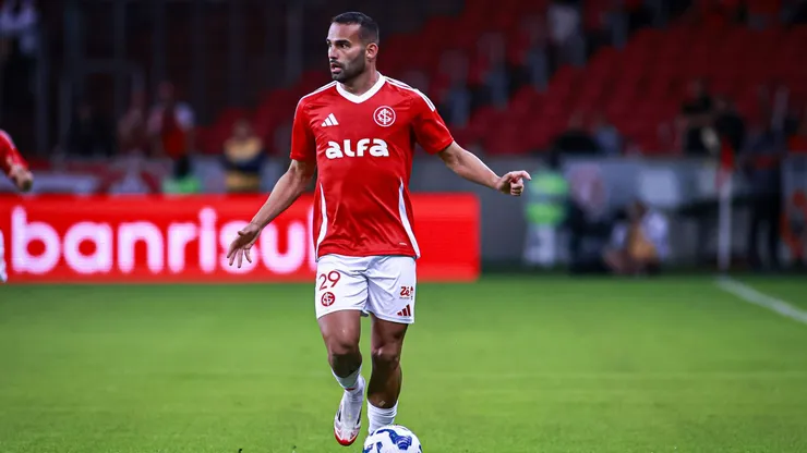 Thiago Maia volta a ser ausência no Internacional. Foto: AGIF