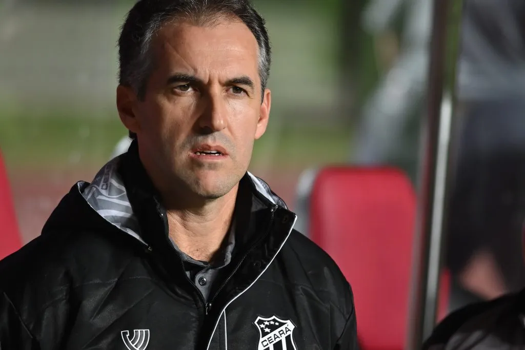 Léo Condé durante partida contra o São Paulo no Campeonato Brasileiro de 2025. Foto: Jota Erre/AGIF