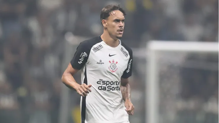 João Pedro Tchoca durante confronto contra o Atlético-MG no Brasileirão 2025. Foto: Gilson Lobo/AGIF