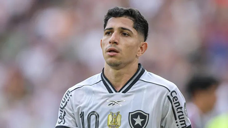 RJ - RIO DE JANEIRO - 28/09/2025 - BRASILEIRO A 2025, FLUMINENSE X BOTAFOGO - Savarino jogador do Botafogo durante partida contra o Fluminense no estadio Maracana pelo campeonato Brasileiro A 2025. Foto: Thiago Ribeiro/AGIF