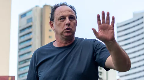 Rogério Ceni durante confronto contra o Sport no Brasileirão 2025.