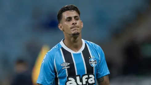 Cristian Pavon jogador do Gremio lamenta durante partida contra o Flamengo no estadio Arena do Gremio pelo campeonato Brasileiro A 2025.
