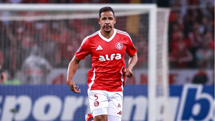 Fernando em ação pelo Internacional na Copa Libertadores