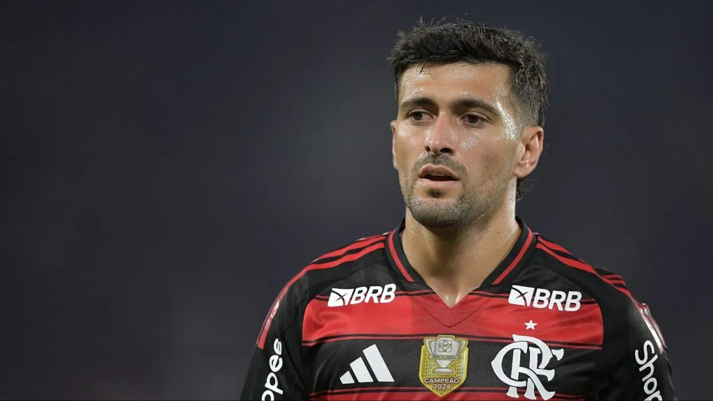 Arrascaeta em campo pelo Flamengo. Foto: Thiago Ribeiro/AGIF