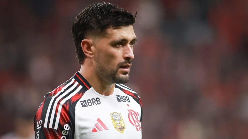 Arrascaeta em campo pelo Flamengo. Foto: Maxi Franzoi/AGIF