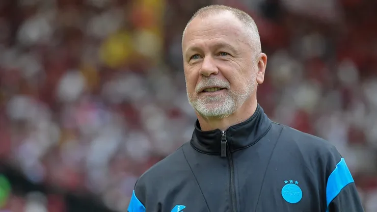 Mano Menezes terá muitos desfalques para Santos x Grêmio. Foto: AGIF
