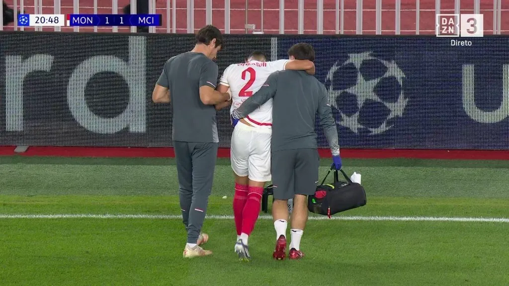 Vanderson se machucou – Foto: Reprodução/DAZN.