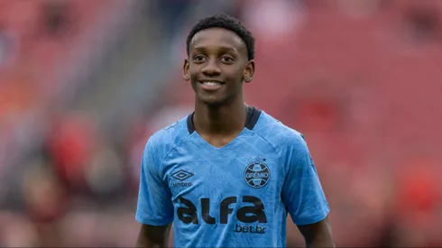 Gabriel Mec jogador do Gremio durante partida contra o Internacional no estadio Beira-Rio pelo campeonato Brasileiro A 2025. Foto: Liamara Polli/AGIF