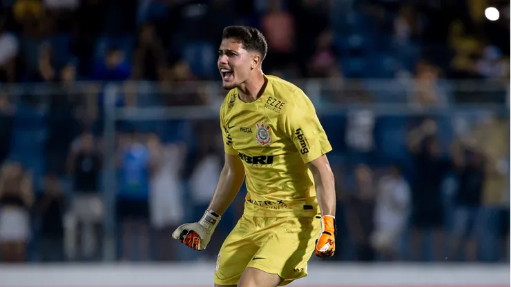 Felipe Longo pode ganhar uma chance no Corinthians. Foto: Leonardo Lima/AGIF.