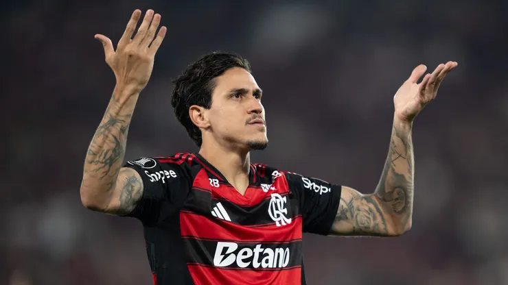 RJ - RIO DE JANEIRO - 18/09/2025 - COPA LIBERTADORES 2025, FLAMENGO X ESTUDIANTES - Pedro jogador do Flamengo comemora seu gol durante partida contra o Estudiantes no estadio Maracana pelo campeonato Copa Libertadores 2025. Foto: Jorge Rodrigues/AGIF