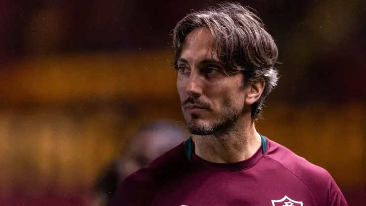 Luis Zubeldia tecnico do Fluminense durante partida contra o Sport no estadio Ilha do Retiro pelo campeonato Brasileiro A 2025. Foto: Rafael Vieira/AGIF