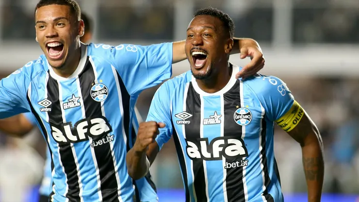 Edenílson comemorando gol pelo Grêmio diante do Santos. Foto: Mauricio De Souza/AGIF