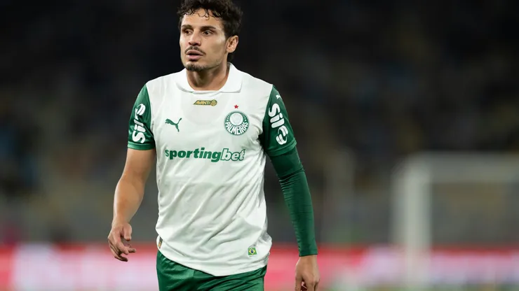 Raphael Veiga jogador do Palmeiras durante partida contra o Fluminense no estadio Maracana pelo campeonato Brasileiro A 2025.