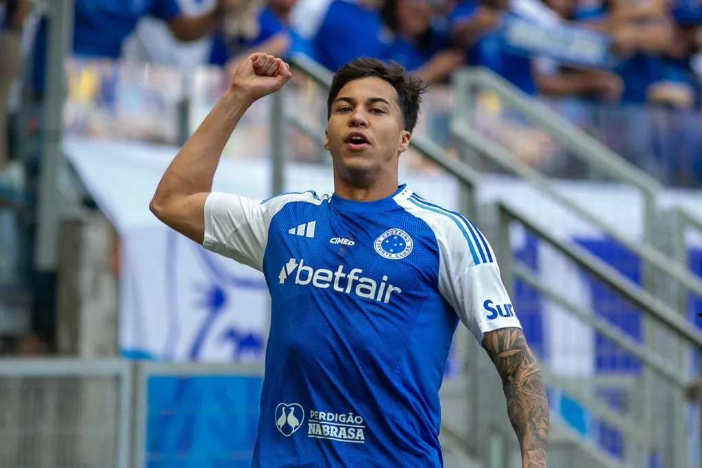 MG – BELO HORIZONTE – 27/07/2025 – BRASILEIRO A 2025, CRUZEIRO X CEARA – Kaio Jorge jogador do Cruzeiro comemora seu gol durante partida contra o Ceara no estadio Mineirao pelo campeonato Brasileiro A 2025. Foto: Fernando Moreno/AGIF