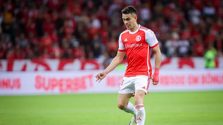 Borre jogador do Internacional durante partida contra o Atletico-GO no estadio Beira-Rio pelo campeonato Brasileiro A 2024.