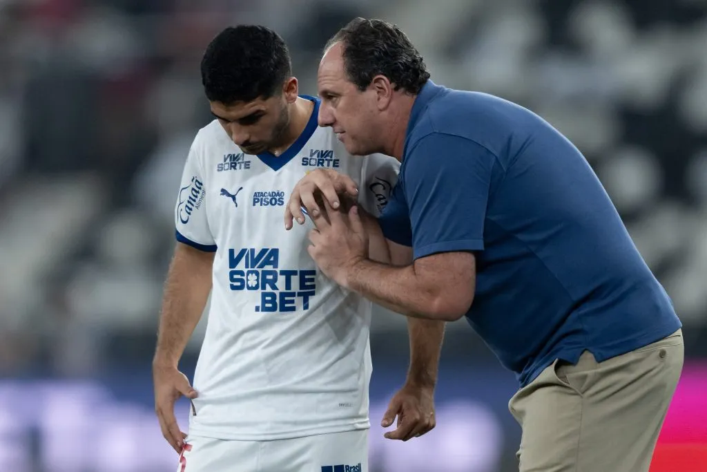 RJ – RIO DE JANEIRO – 01/10/2025 – BRASILEIRO A 2025, BOTAFOGO X BAHIA – Rogerio Ceni tecnico do Bahia durante partida contra o Botafogo no estadio Engenhao pelo campeonato Brasileiro A 2025. Foto: Jorge Rodrigues/AGIF