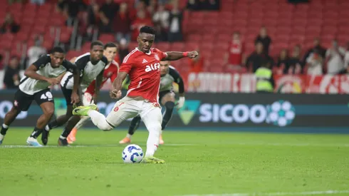 Pênalti polêmico marcado em Internacional x Corinthians. Foto: Ricardo Duarte / Internacional