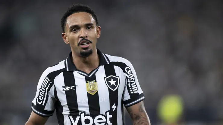 Vitinho, do Botafogo, voltou a ser chamado à Seleção Brasileira. Foto: AGIF