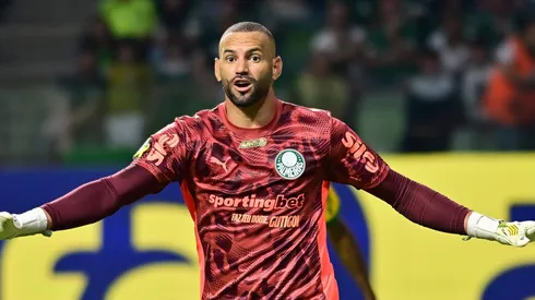 Weverton rebateu Rogério Ceni.