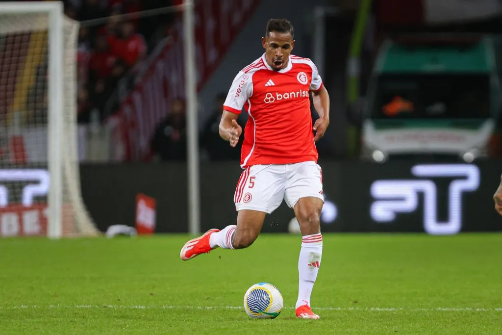 Fernando não voltará ao Inter – Foto: Maxi Franzoi/AGIF.