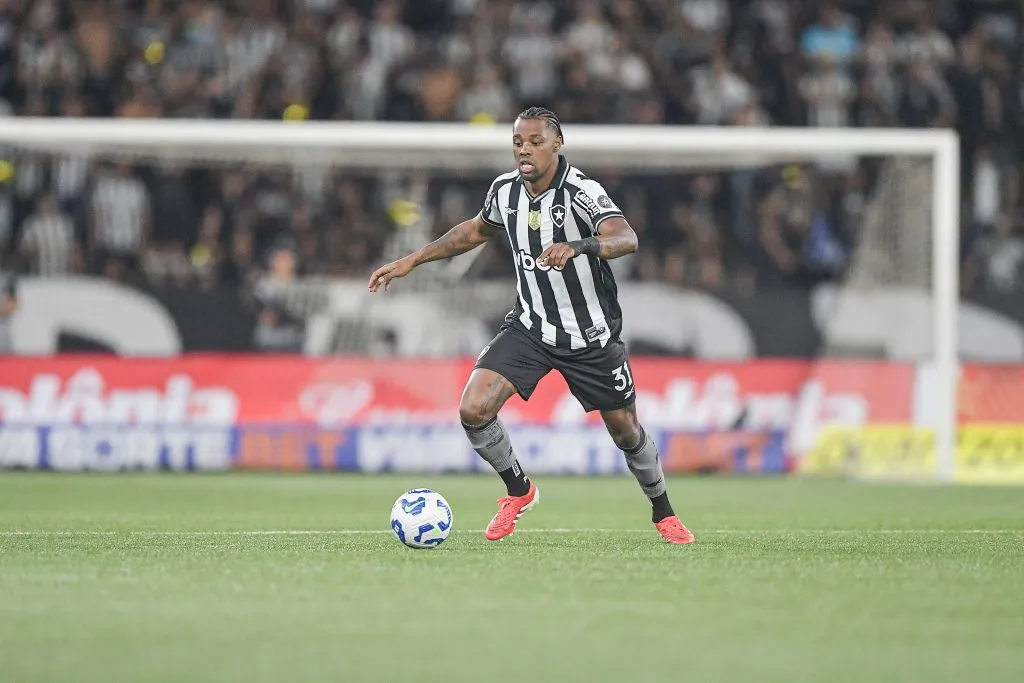 Kaio Pantaleao jogador do Botafogo durante partida contra o Vasco – Foto: Thiago Ribeiro/AGIF
