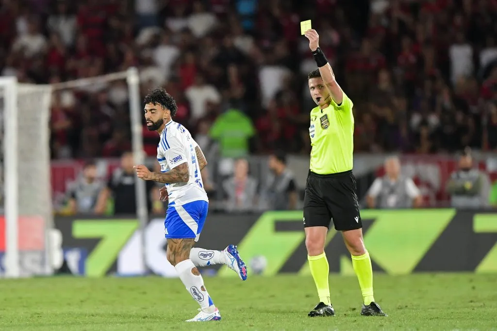 RJ – RIO DE JANEIRO – 02/10/2025 – BRASILEIRO A 2025, FLAMENGO X CRUZEIRO – Gabigol jogador do Cruzeiro durante partida contra o Flamengo no estadio Maracana pelo campeonato Brasileiro A 2025. Foto: Thiago Ribeiro/AGIF