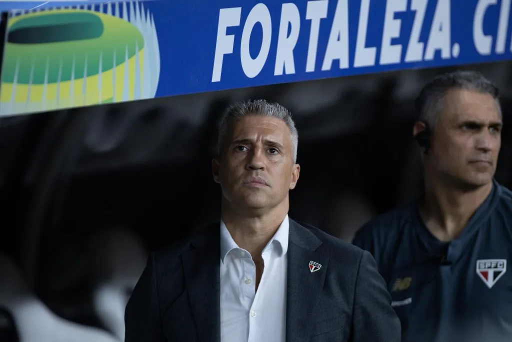 Crespo destacou Luiz Gustavo no Tricolor – Foto: Baggio Rodrigues/AGIF.