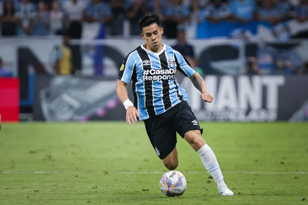 RS – PORTO ALEGRE – 08/02/2025 – GAUCHO 2025, GREMIO X INTERNACIONAL – Aravena jogador do Gremio durante partida contra o Internacional no estadio Arena do Gremio pelo campeonato Gaucho 2025. Foto: Maxi Franzoi/AGIF