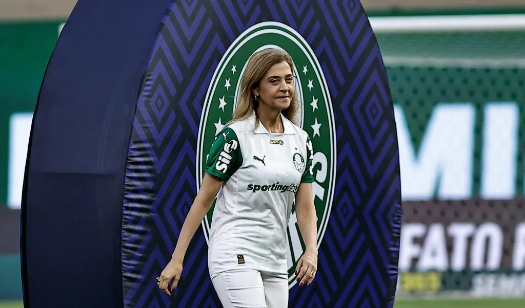 Leila Pereira presidente do Palmeiras antes da partida contra o Corinthians no estadio Arena Barueri pelo campeonato Brasileiro A 2025. Foto: Fabio Giannelli/AGIF