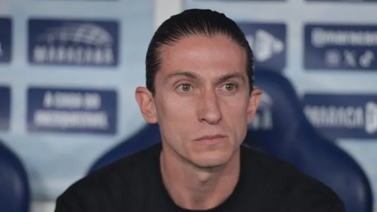 RJ - RIO DE JANEIRO - 02/10/2025 - BRASILEIRO A 2025, FLAMENGO X CRUZEIRO - Filipe Luis tecnico do Flamengo durante partida contra o Cruzeiro no estadio Maracana pelo campeonato Brasileiro A 2025. Foto: Thiago Ribeiro/AGIF