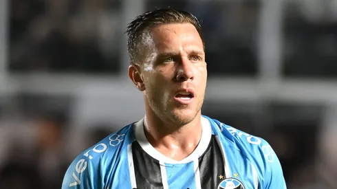 Arthur deixa futuro no Grêmio em aberto