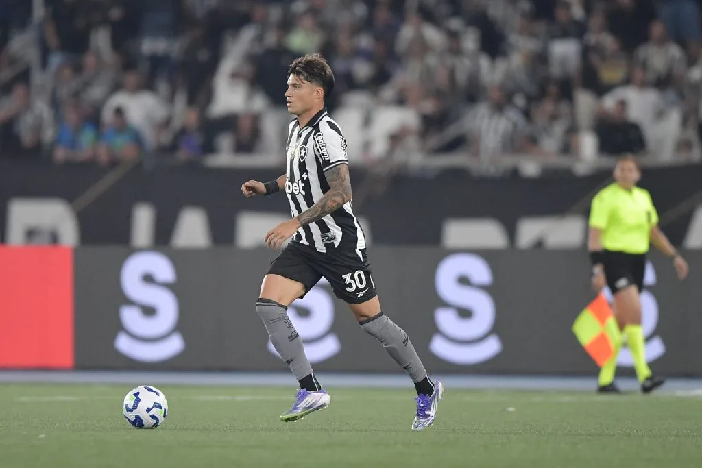 RJ – RIO DE JANEIRO – 16/07/2025 – BRASILEIRO A 2025, BOTAFOGO X VITORIA – Joaquin Correa jogador do Botafogo durante partida contra o Vitoria no estadio Engenhao pelo campeonato Brasileiro A 2025. Foto: Thiago Ribeiro/AGIF
