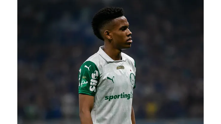 MG - BELO HORIZONTE - 01/06/2025 - BRASILEIRO A 2025, CRUZEIRO X PALMEIRAS - Estevao jogador do Palmeiras durante partida contra o Cruzeiro no estadio Mineirao pelo campeonato Brasileiro A 2025. Foto: Fernando Moreno/AGIF