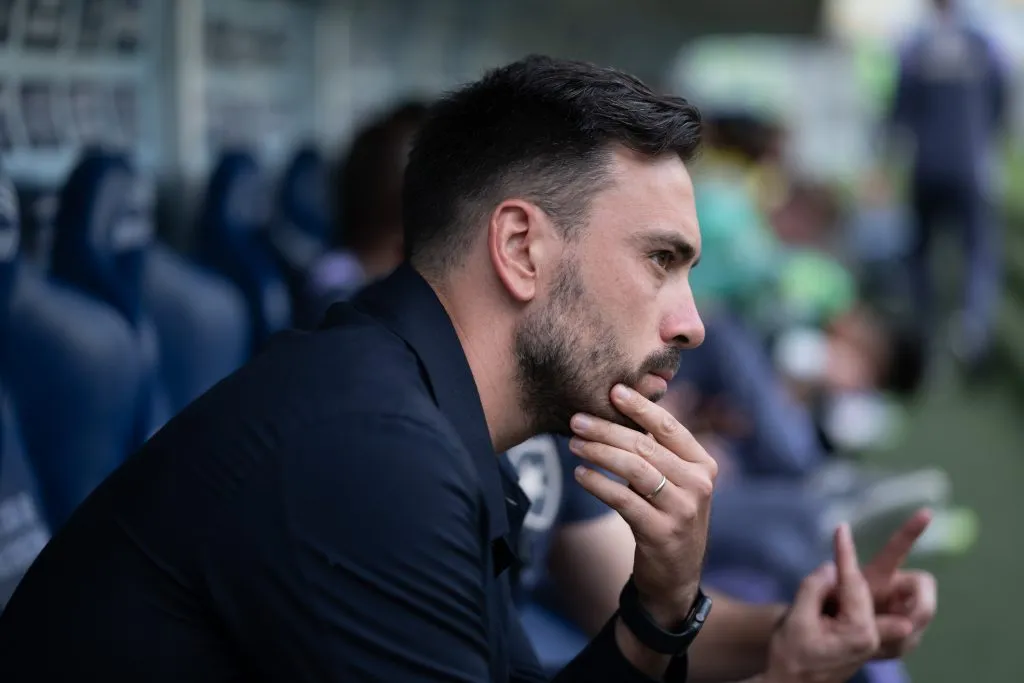 Davide Ancelotti técnico do Botafogo durante partida contra o Fluminense – Foto: Jorge Rodrigues/AGIF