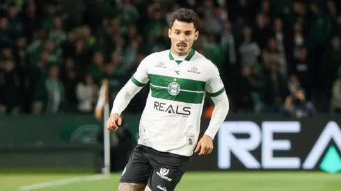 Lateral Zeca foi agredido por Édson em Coritiba x Botafogo-SP
