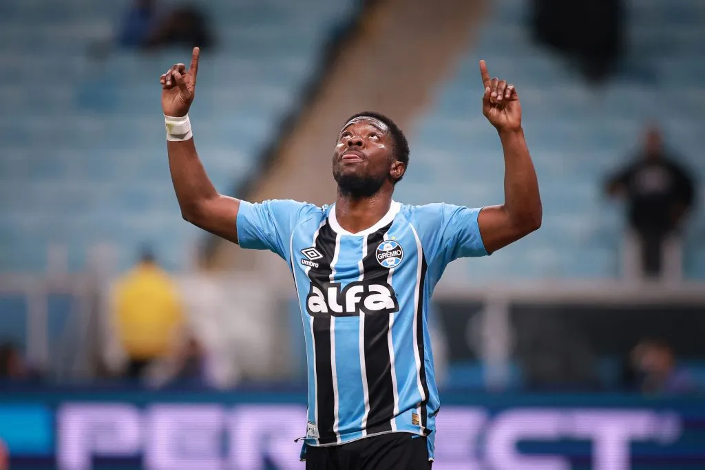 Belga Francis Amuzu já marcou dois gols pelo Grêmio. Foto: Maxi Franzoi/AGIF