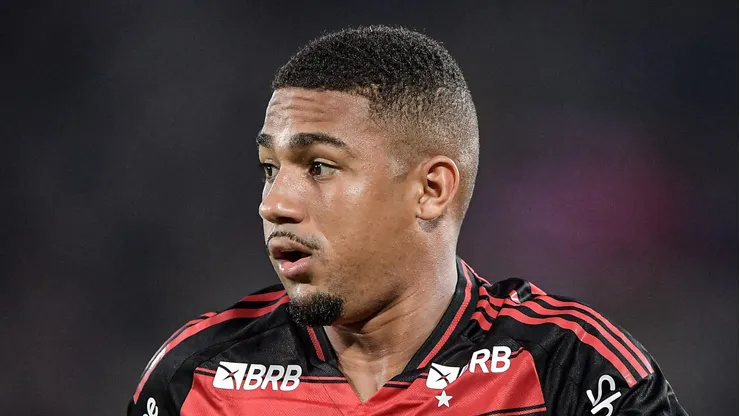 Jornalista afirma que jogador do Grêmio é superior a Samuel Lino, do Flamengo