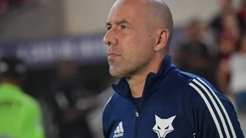 Leonardo Jardim durante confronto contra o Flamengo no Brasileirão 2025.