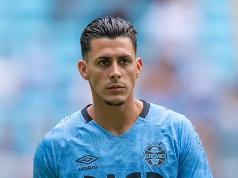 Pavón vai mal e torcida do Grêmio critica atraso de Mano Menezes