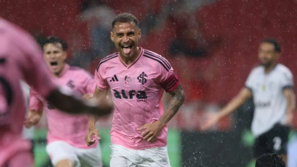 Alan Patrick comemorando gol em Inter x Botafogo. Foto: Ricardo Duarte / Internacional