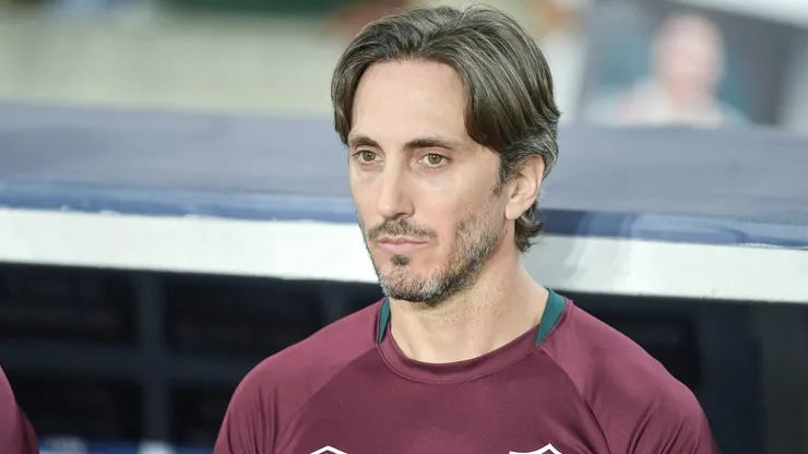 Luis Zubeldia tecnico do Fluminense durante partida contra o Atletico-MG no estadio Maracana pelo campeonato Brasileiro A 2025. Foto: Thiago Ribeiro/AGIF