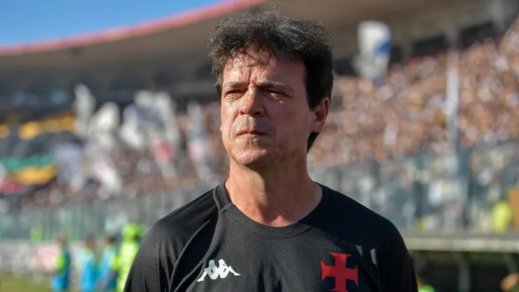 Fernando Diniz tecnico do Vasco durante partida contra o Vitoria no estadio Sao Januario pelo campeonato Brasileiro A 2025. Foto: Thiago Ribeiro/AGIF