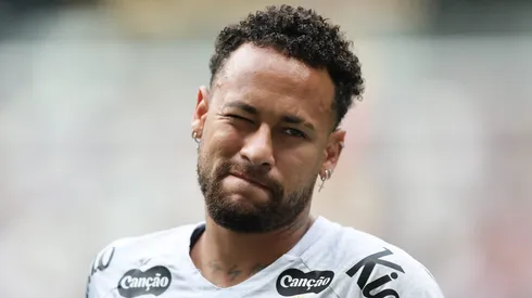 MG – BELO HORIZONTE – 14/09/2025 – BRASILEIRO A 2025, ATLETICO-MG X SANTOS – Neymar jogador do Santos durante aquecimento antes da partida contra o Atletico-MG no estadio Arena MRV pelo campeonato Brasileiro A 2025. Foto: Gilson Lobo/AGIF