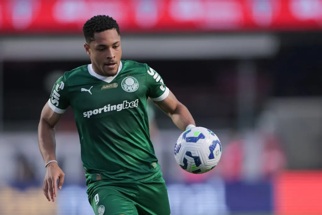 SP – SAO PAULO – 05/10/2025 – BRASILEIRO A 2025, SAO PAULO X PALMEIRAS – Vitor Roque jogador do Palmeiras durante partida contra o Sao Paulo no estadio Morumbi pelo campeonato Brasileiro A 2025. Foto: Ettore Chiereguini/AGIF