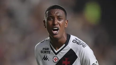 RJ – RIO DE JANEIRO – 05/10/2025 – BRASILEIRO A 2025, VASCO X VITORIA – Robert Renan jogador do Vasco durante partida contra o Vitoria no estadio Sao Januario pelo campeonato Brasileiro A 2025. Foto: Thiago Ribeiro/AGIF