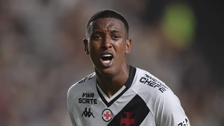 RJ - RIO DE JANEIRO - 05/10/2025 - BRASILEIRO A 2025, VASCO X VITORIA - Robert Renan jogador do Vasco durante partida contra o Vitoria no estadio Sao Januario pelo campeonato Brasileiro A 2025. Foto: Thiago Ribeiro/AGIF