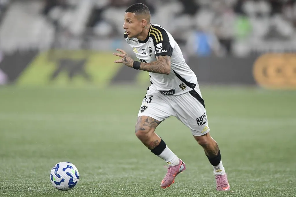 RJ – RIO DE JANEIRO – 20/09/2025 – BRASILEIRO A 2025, BOTAFOGO X ATLETICO-MG – Guilherme Arana jogador do Atletico-MG durante partida contra o Botafogo no estadio Engenhao pelo campeonato Brasileiro A 2025. Foto: Thiago Ribeiro/AGIF